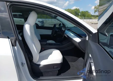 2022 Tesla Model Y Performance Dual Motor All-Wheel Drive z USA, uszkodzony, nr VIN 7SAYGDEF3NF326891